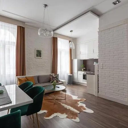 Chic, Captivating Space Apartment *