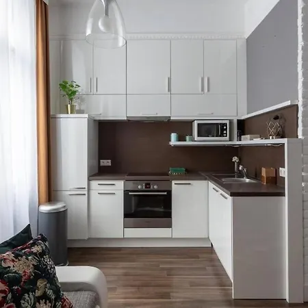 Apartment Chic, Captivating Space *