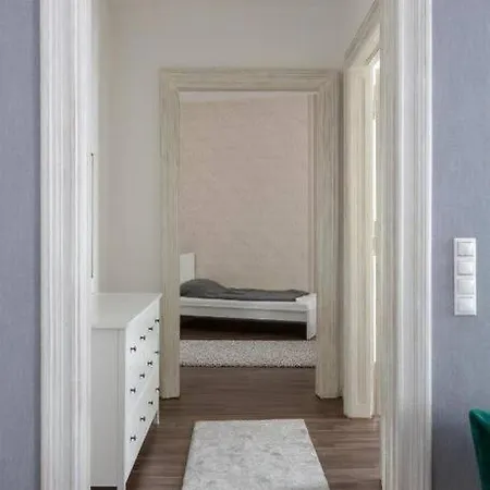Chic, Captivating Space Apartment *