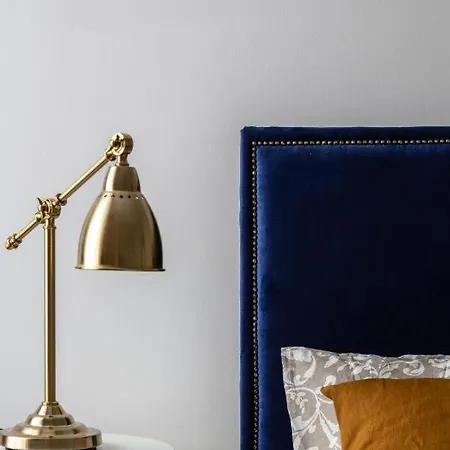 Chic, Captivating Space Apartment *